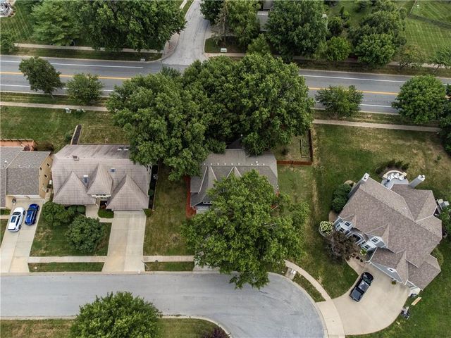 4401 NE Hoit Drive, Lee's Summit, MO 64064