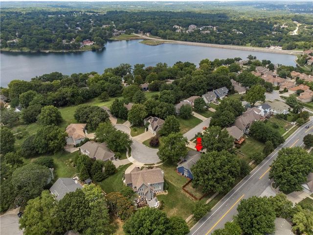 4401 NE Hoit Drive, Lee's Summit, MO 64064