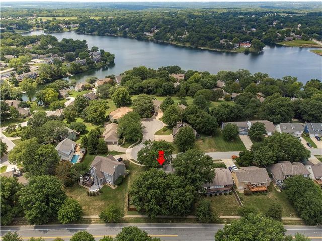 4401 NE Hoit Drive, Lee's Summit, MO 64064