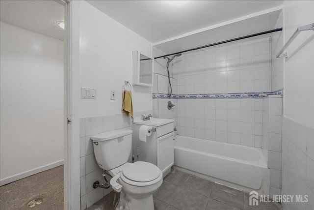 126 Orange Street, Edison, NJ 08817