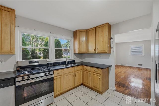 126 Orange Street, Edison, NJ 08817