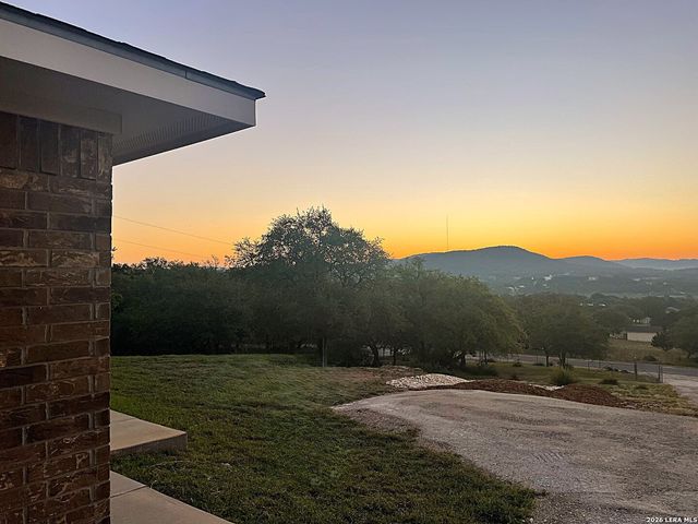 142 HARBOUR VW, Lakehills, TX 78063