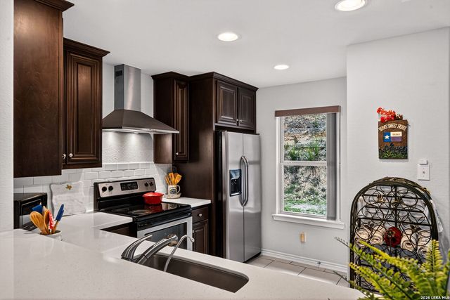 142 HARBOUR VW, Lakehills, TX 78063