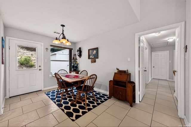 142 HARBOUR VW, Lakehills, TX 78063