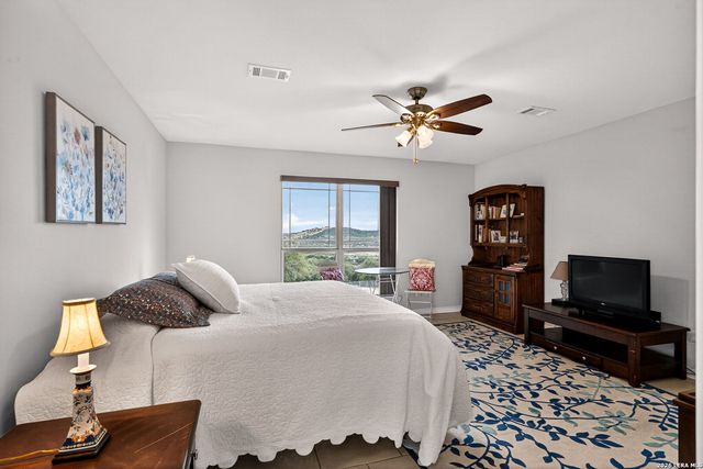 142 HARBOUR VW, Lakehills, TX 78063