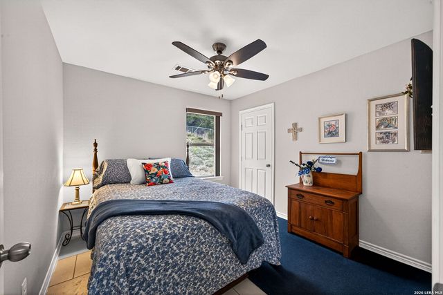 142 HARBOUR VW, Lakehills, TX 78063