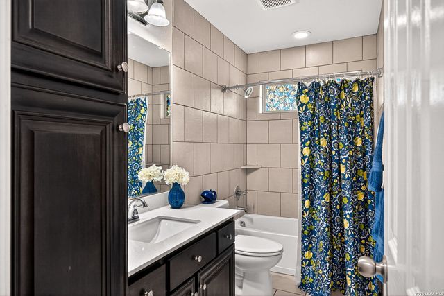 142 HARBOUR VW, Lakehills, TX 78063