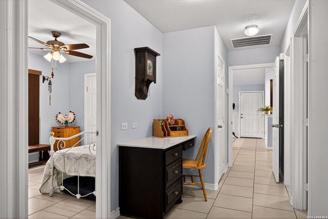 142 HARBOUR VW, Lakehills, TX 78063