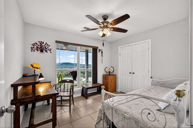 142 HARBOUR VW, Lakehills, TX 78063