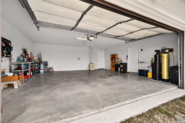 142 HARBOUR VW, Lakehills, TX 78063