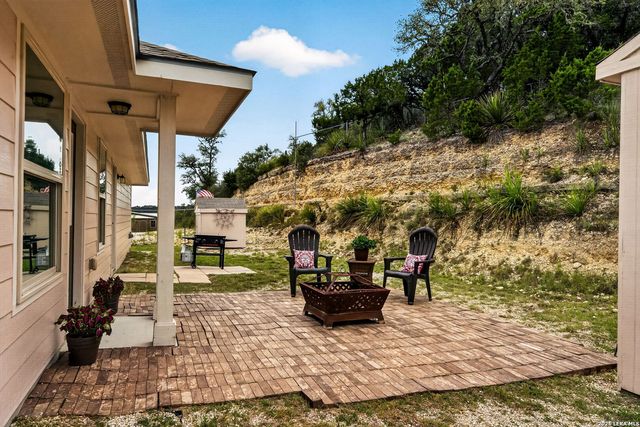 142 HARBOUR VW, Lakehills, TX 78063