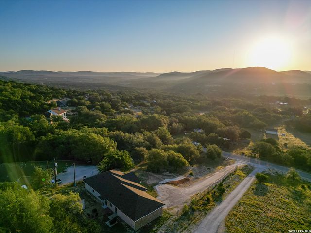 142 HARBOUR VW, Lakehills, TX 78063