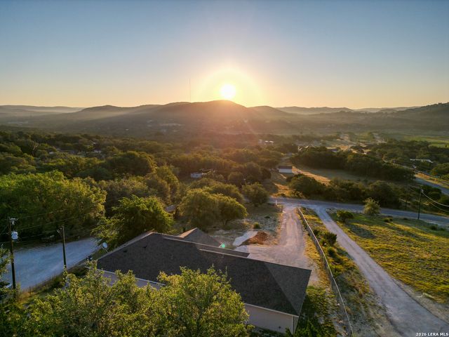 142 HARBOUR VW, Lakehills, TX 78063