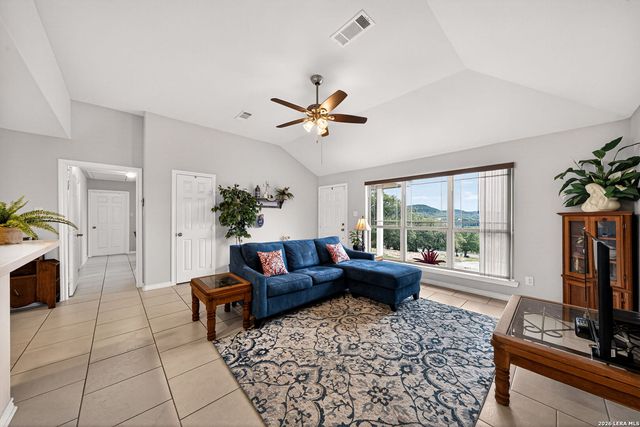 142 HARBOUR VW, Lakehills, TX 78063