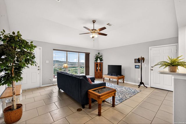 142 HARBOUR VW, Lakehills, TX 78063