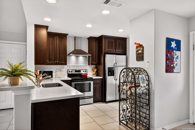 142 HARBOUR VW, Lakehills, TX 78063
