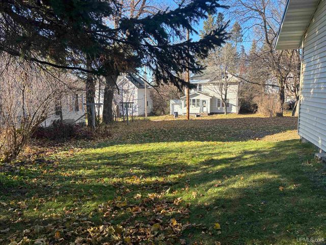 317 N Lawrence Street, Ironwood, MI 49938