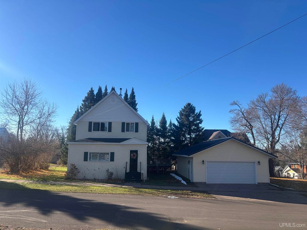 317 N Lawrence Street, Ironwood, MI 49938