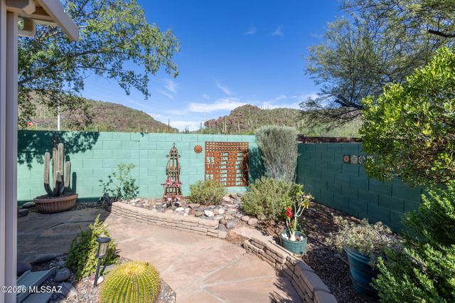 9259 N Whispering Shadows Way, Tucson, AZ 85743