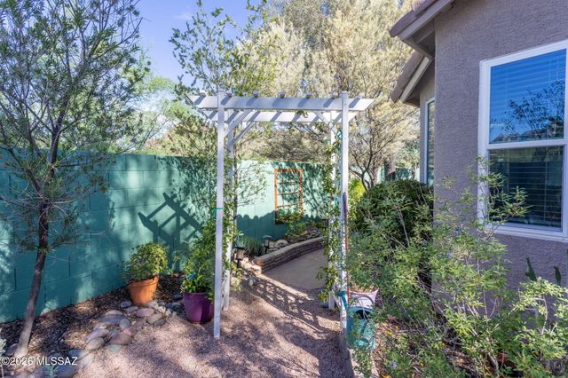 9259 N Whispering Shadows Way, Tucson, AZ 85743