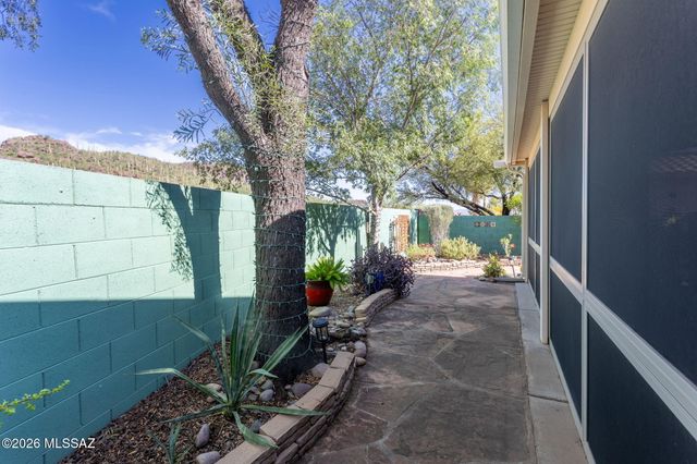 9259 N Whispering Shadows Way, Tucson, AZ 85743