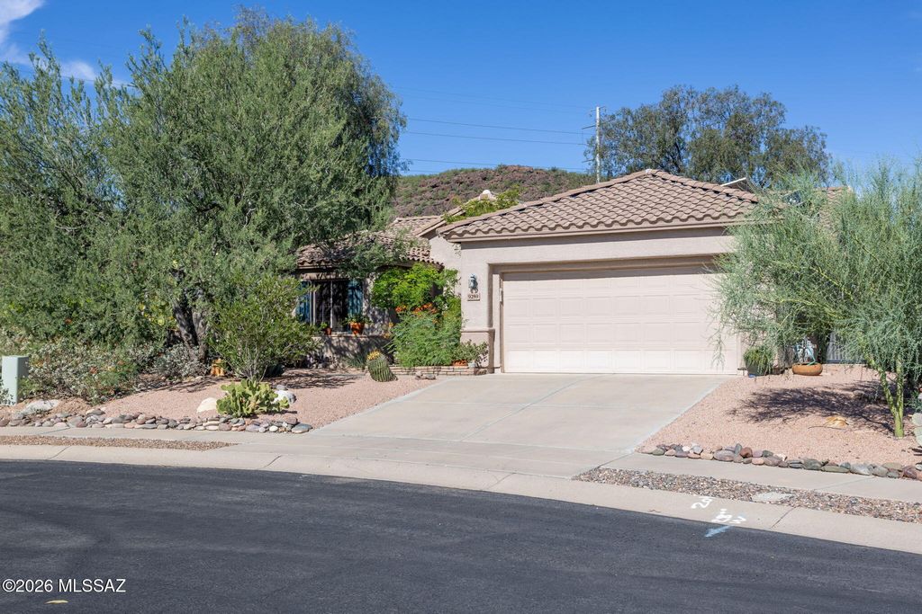 9259 N Whispering Shadows Way, Tucson, AZ 85743