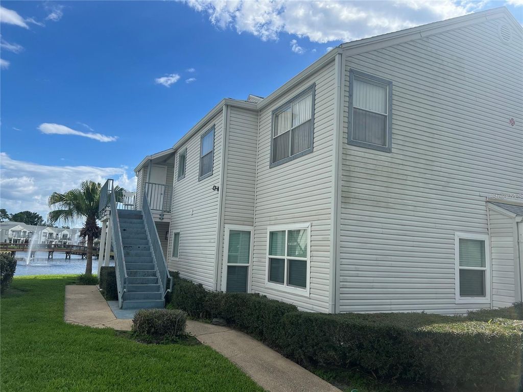 Image 2 of property listing at 2528 WOODGATE BOULEVARD 201, Orlando, FL 32822