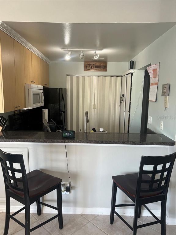 Image 12 of property listing at 2528 WOODGATE BOULEVARD 201, Orlando, FL 32822