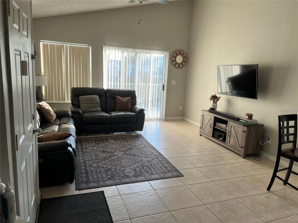 Image 15 of property listing at 2528 WOODGATE BOULEVARD 201, Orlando, FL 32822