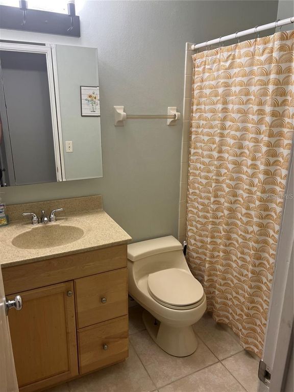 Image 16 of property listing at 2528 WOODGATE BOULEVARD 201, Orlando, FL 32822