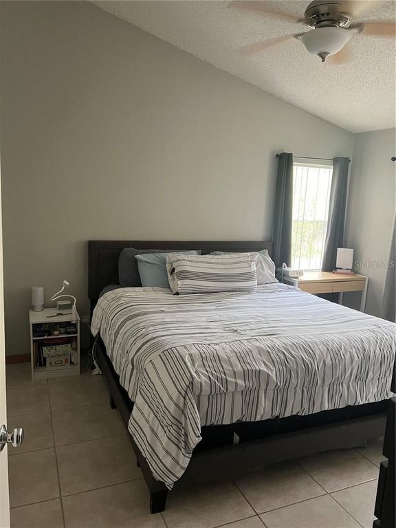 Image 18 of property listing at 2528 WOODGATE BOULEVARD 201, Orlando, FL 32822