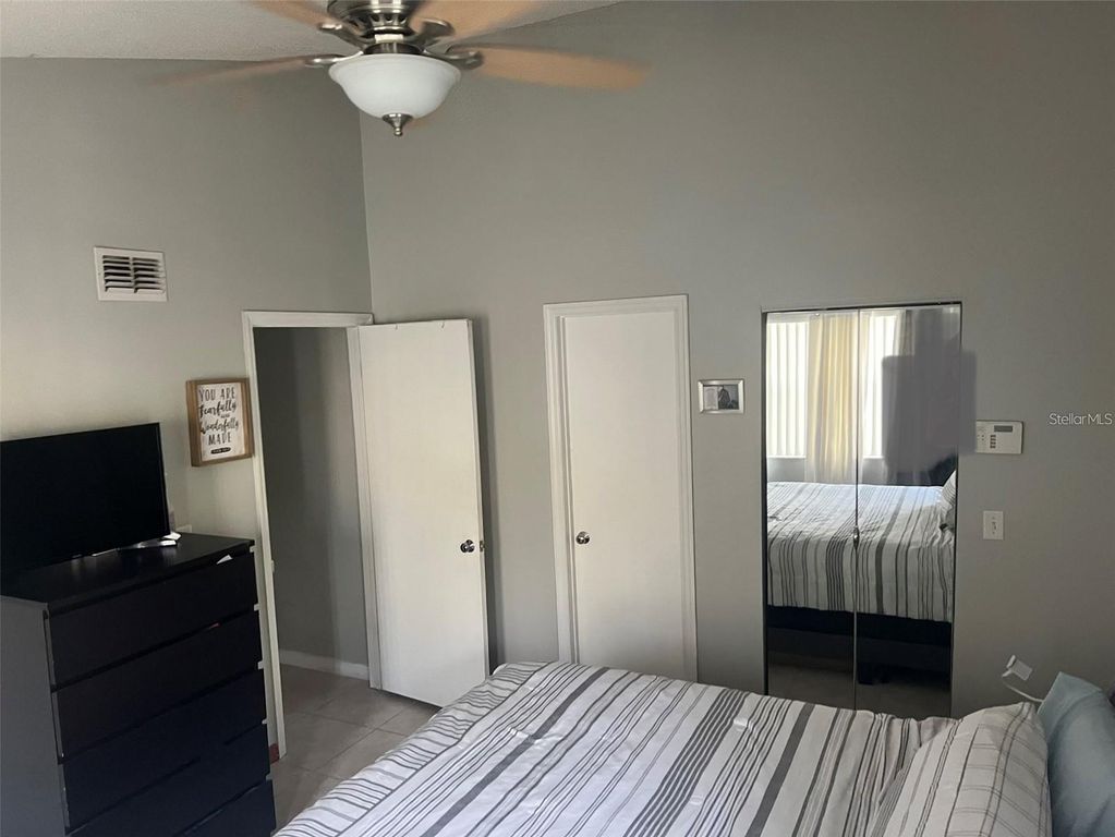 Image 20 of property listing at 2528 WOODGATE BOULEVARD 201, Orlando, FL 32822