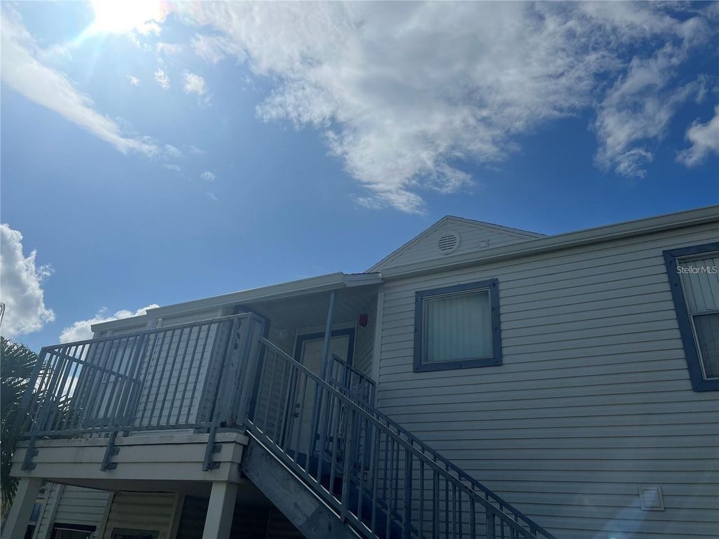 Image 4 of property listing at 2528 WOODGATE BOULEVARD 201, Orlando, FL 32822