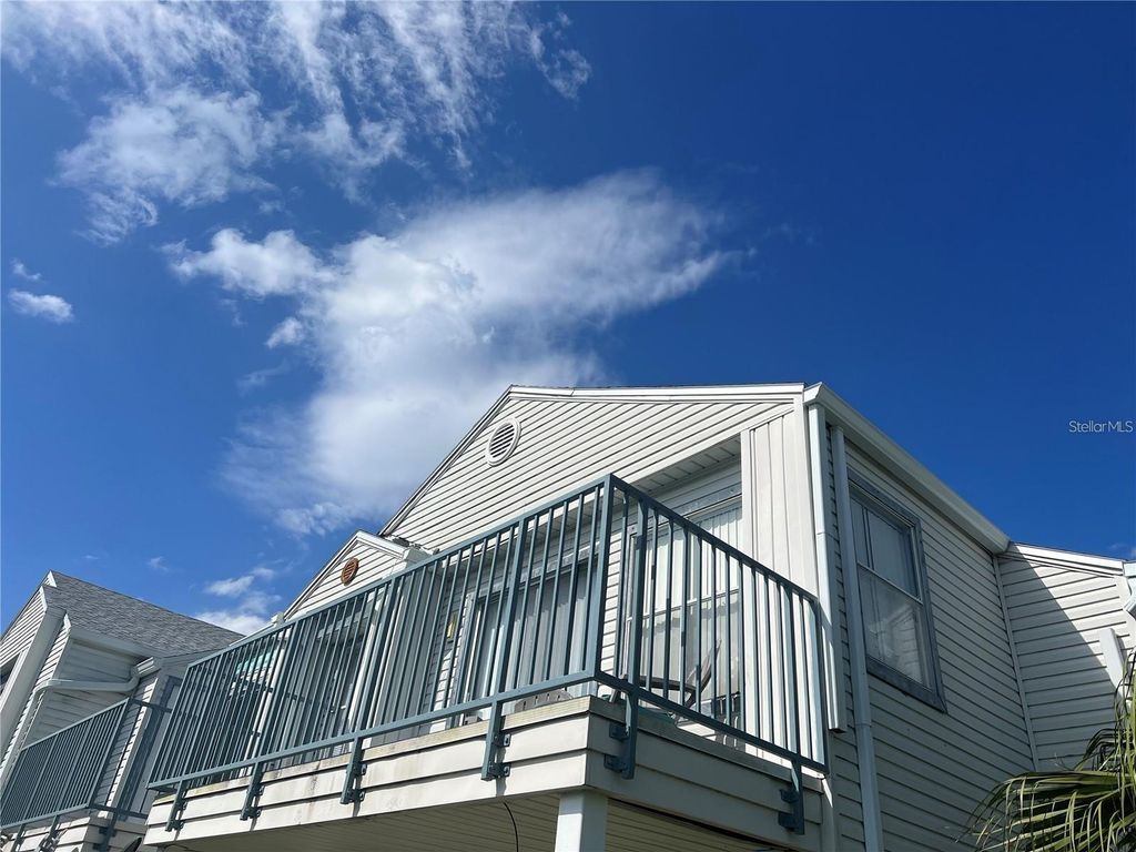 Image 5 of property listing at 2528 WOODGATE BOULEVARD 201, Orlando, FL 32822