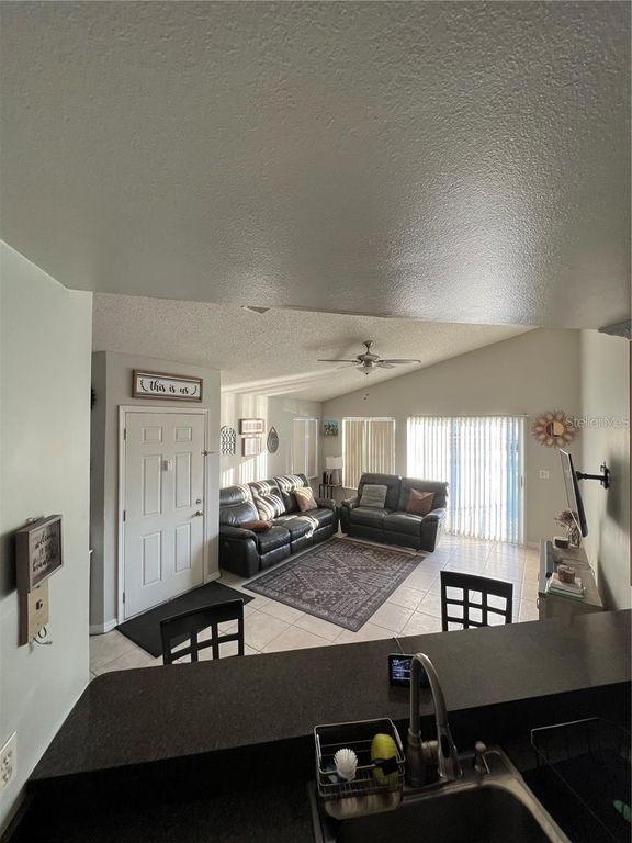 Image 8 of property listing at 2528 WOODGATE BOULEVARD 201, Orlando, FL 32822