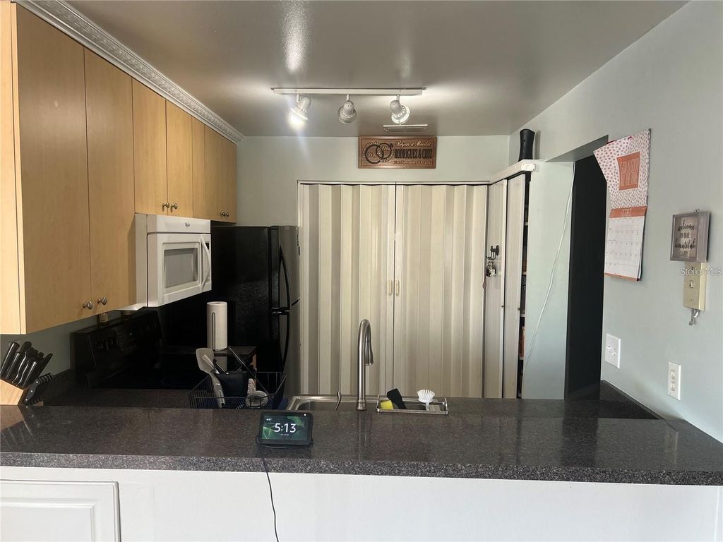 Image 9 of property listing at 2528 WOODGATE BOULEVARD 201, Orlando, FL 32822