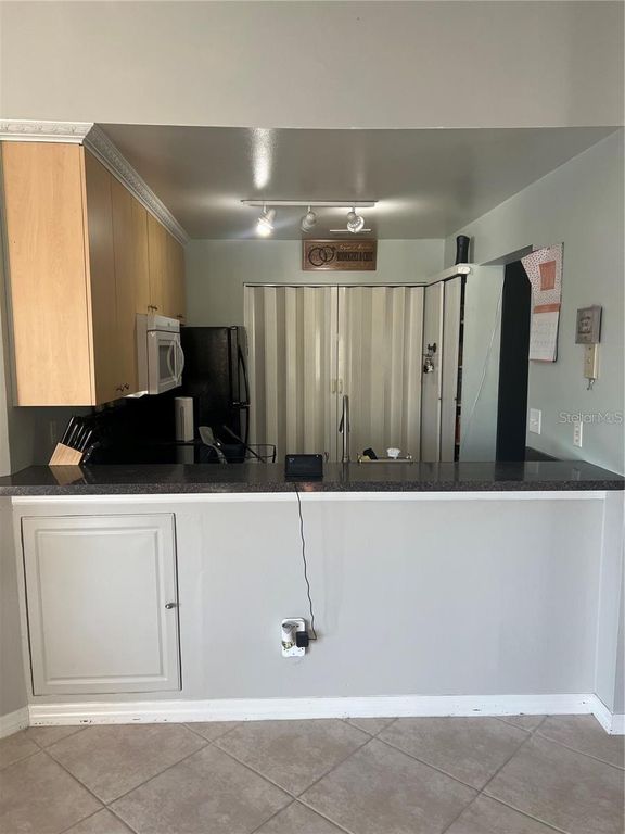 Image 10 of property listing at 2528 WOODGATE BOULEVARD 201, Orlando, FL 32822