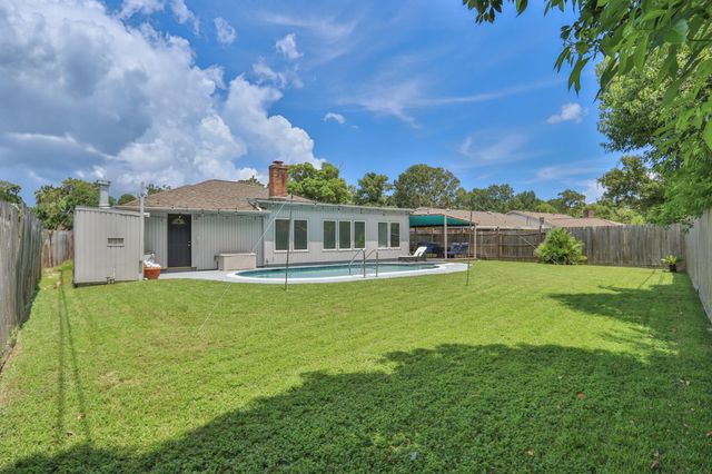 502 Wildwood Drive, Seabrook, TX 77586