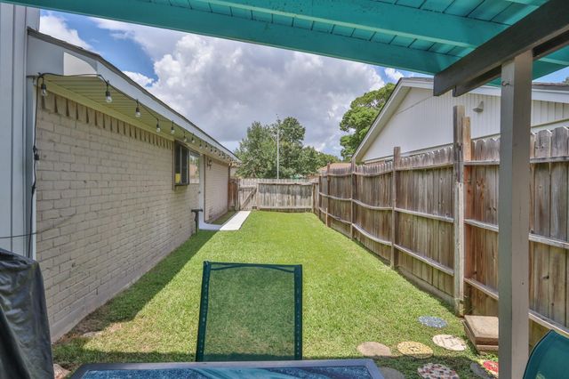 502 Wildwood Drive, Seabrook, TX 77586