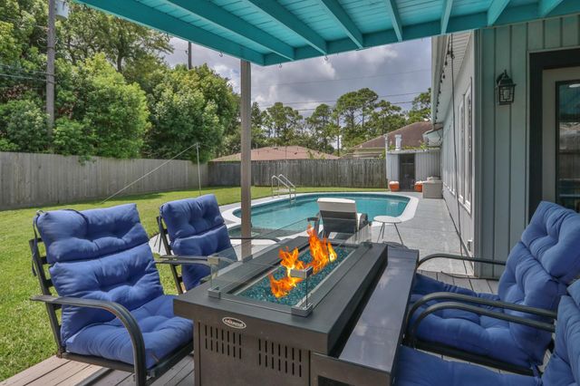 502 Wildwood Drive, Seabrook, TX 77586