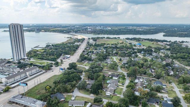 502 Wildwood Drive, Seabrook, TX 77586