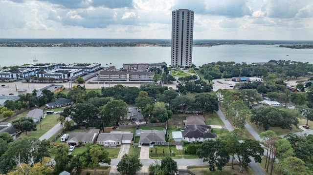 502 Wildwood Drive, Seabrook, TX 77586