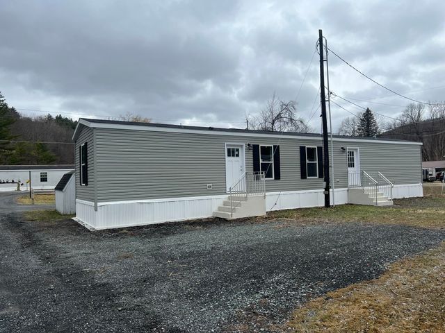 15 Blake Drive, Pownal, VT 05261