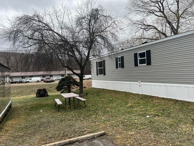 15 Blake Drive, Pownal, VT 05261