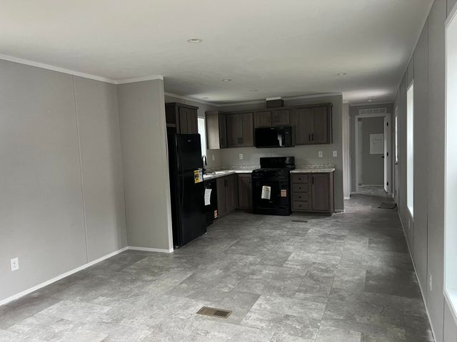 15 Blake Drive, Pownal, VT 05261