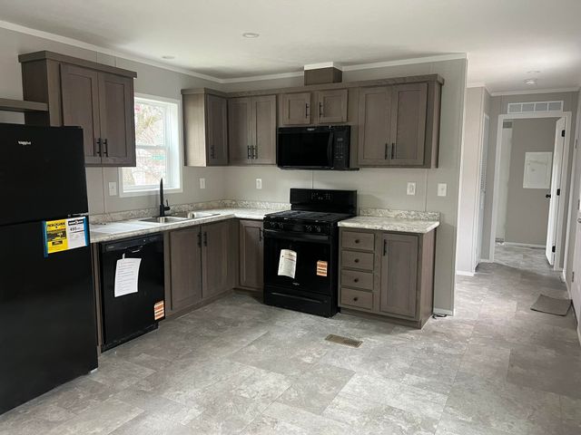 15 Blake Drive, Pownal, VT 05261