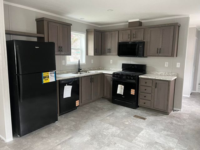 15 Blake Drive, Pownal, VT 05261