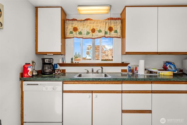 806 California Street, Raymond, WA 98577