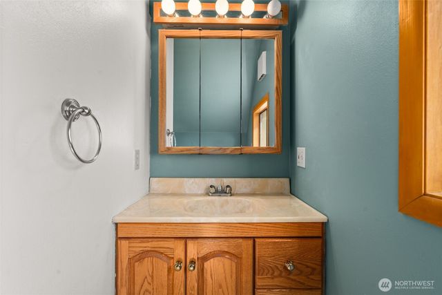 806 California Street, Raymond, WA 98577