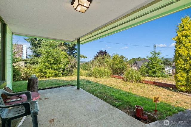 806 California Street, Raymond, WA 98577